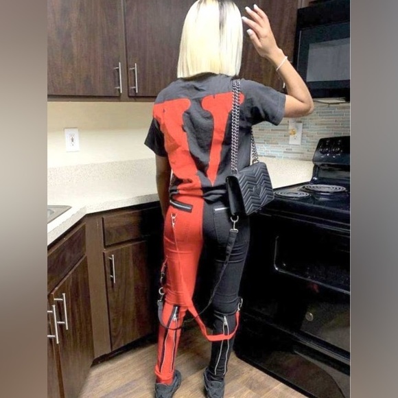 Orangish/Red V Black Short Sleeve T-Shirt - Picture 1 of 4